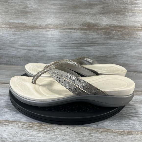Crocs Women's Capri Silver Metallic Thong Flip Flop Sandals Size 9 - Picture 1 of 9